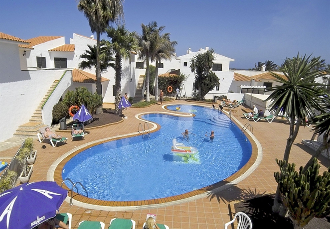 Imagen de la piscina del Apartamentos Puerto Caleta. Foto 11