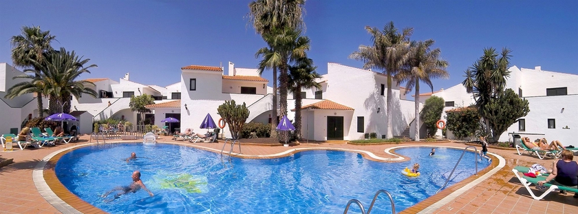 Imagen de la piscina del Apartamentos Puerto Caleta. Foto 12