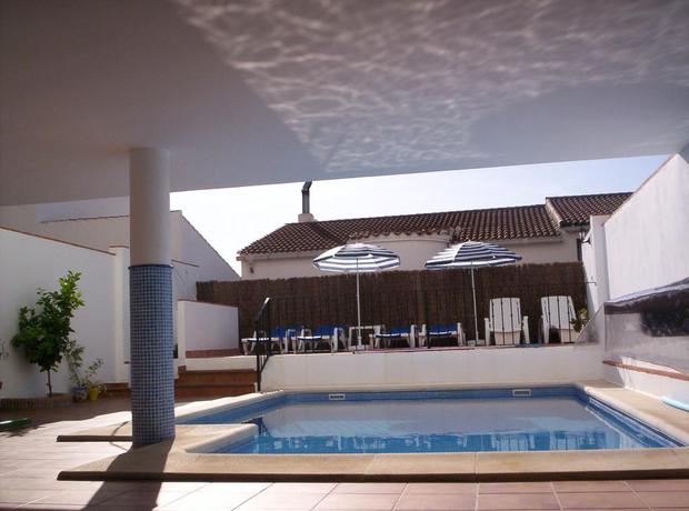 Imagen de la piscina del Apartamentos Quercus, Cortes de la Frontera. Foto 14
