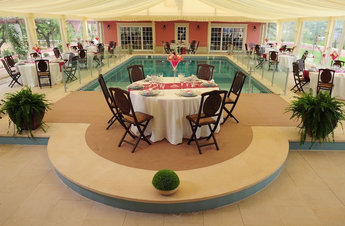 Imagen de la piscina del Apartamentos Quinta De Santa Maria. Foto 19