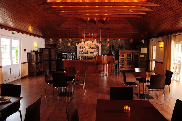 Imagen del bar/restaurante del Apartamentos Quinta De Santa Maria. Foto 2