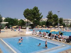 Imagen de la piscina del Apartamentos Quinta Nova Sun Club. Foto 5