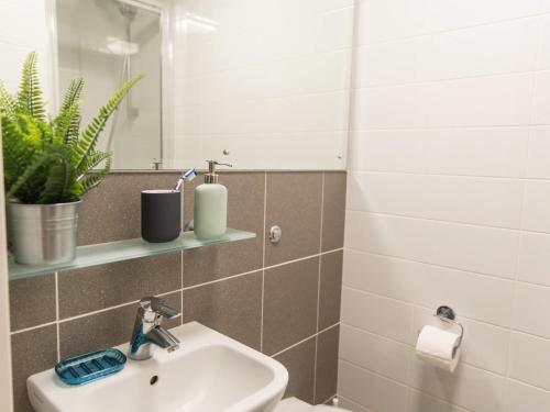 Imagen general del Apartamentos Raffles House Apartments - IQ Sterling Court. Foto 9