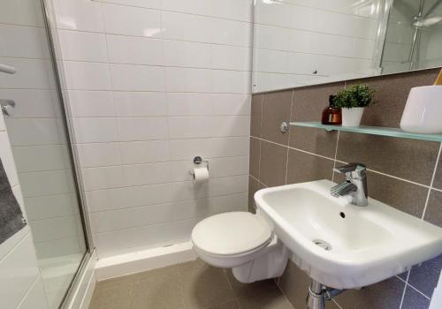 Imagen general del Apartamentos Raffles House Apartments - IQ Sterling Court. Foto 11