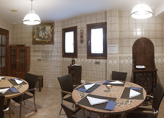 Imagen del bar/restaurante del Apartamentos Ragel Costa Zahara. Foto 2