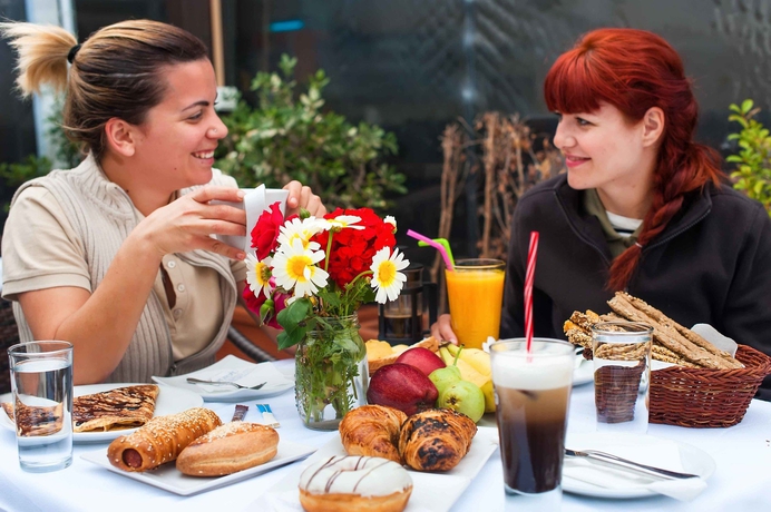 Imagen del bar/restaurante del Apartamentos Rainbow Apartments, Chania. Foto 2
