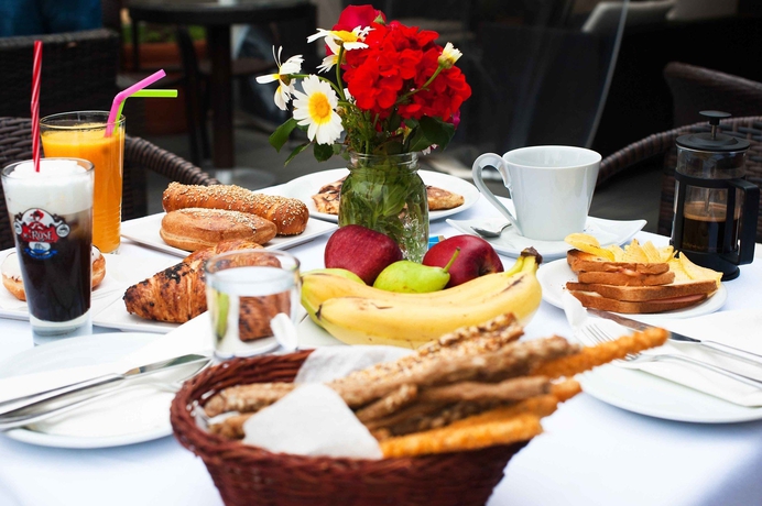 Imagen del bar/restaurante del Apartamentos Rainbow Apartments, Chania. Foto 4