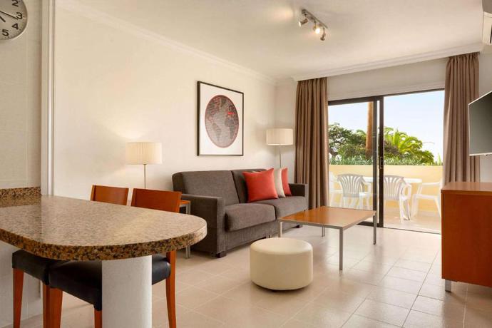 Imagen de la habitación del Apartamentos Ramada Residences by Wyndham Tenerife Costa Adeje. Foto 7