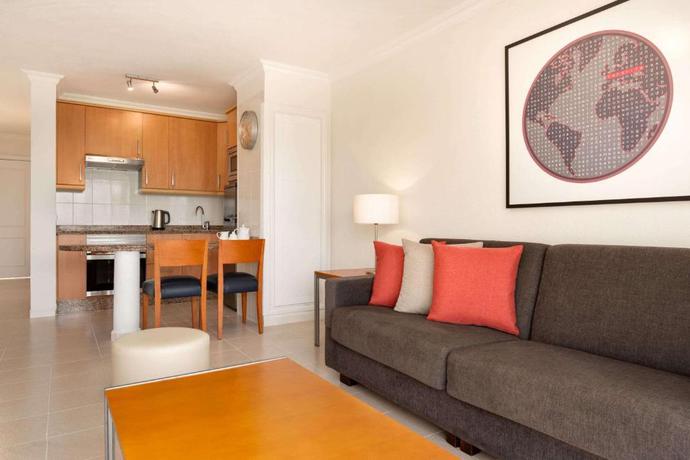 Imagen de la habitación del Apartamentos Ramada Residences by Wyndham Tenerife Costa Adeje. Foto 15