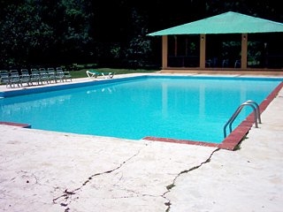 Imagen de la piscina del Apartamentos Rancho Baiguate. Foto 5