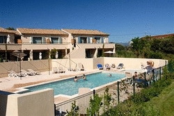 Imagen de la piscina del Apartamentos R&eacute;sidence Les 4 Soleils. Foto 5