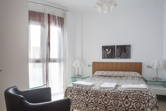 Imagen de la habitación del Apartamentos Real De Cartuja And Suites. Foto 3