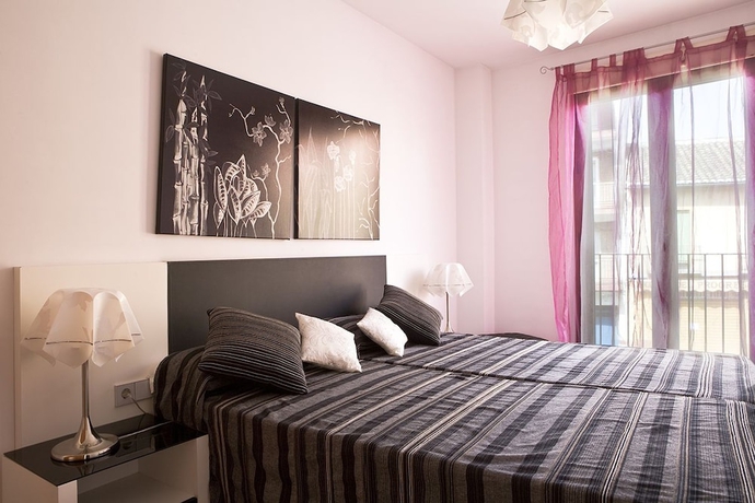 Imagen de la habitación del Apartamentos Real De Cartuja And Suites. Foto 5