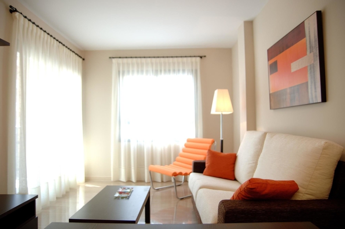 Imagen de los interiores del Apartamentos RealRent Calamora. Foto 9