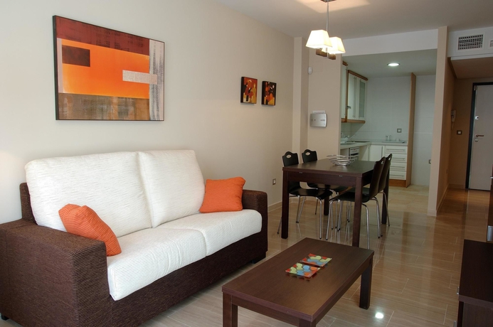 Imagen de los interiores del Apartamentos RealRent Calamora. Foto 10