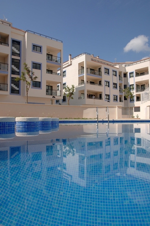 Imagen de la piscina del Apartamentos RealRent Calamora. Foto 13