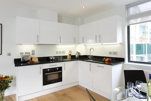 Imagen de la habitación del Apartamentos Red Lion Court By City2stay. Foto 5