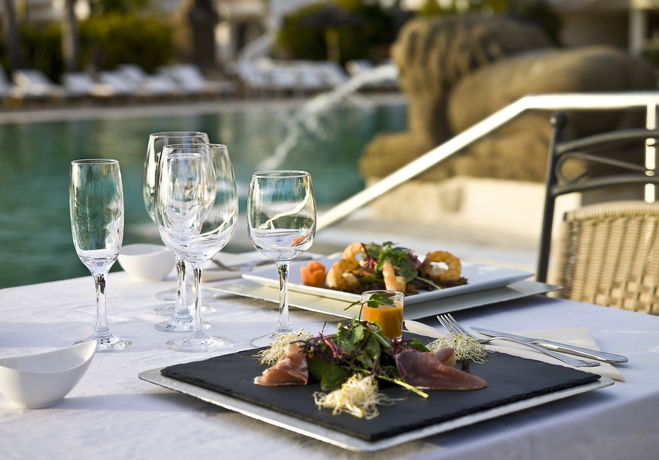 Imagen del bar/restaurante del Apartamentos Regency Country Club, Apartments Suites. Foto 2