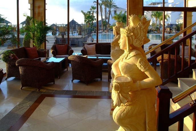 Imagen de los interiores del Apartamentos Regency Country Club, Apartments Suites. Foto 12