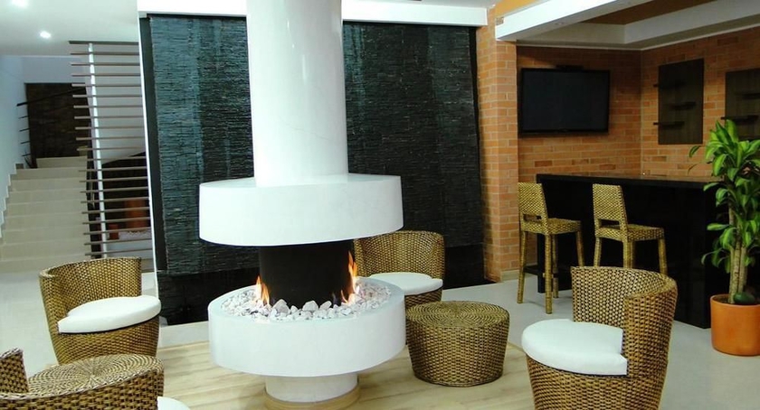 Imagen del bar/restaurante del Apartamentos Regency La Feria. Foto 3