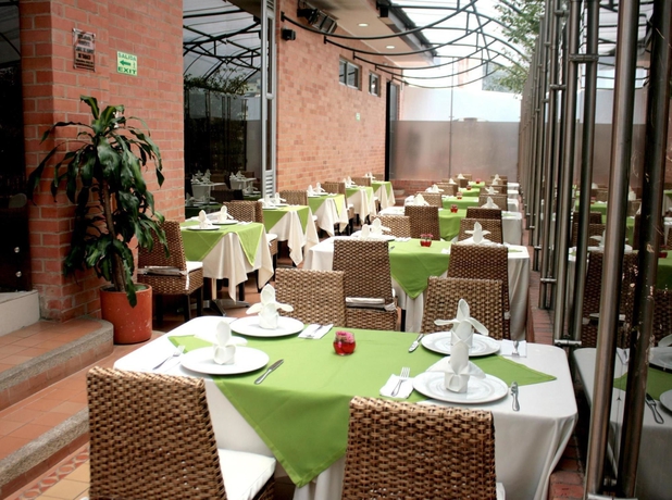 Imagen del bar/restaurante del Apartamentos Regency La Feria. Foto 4