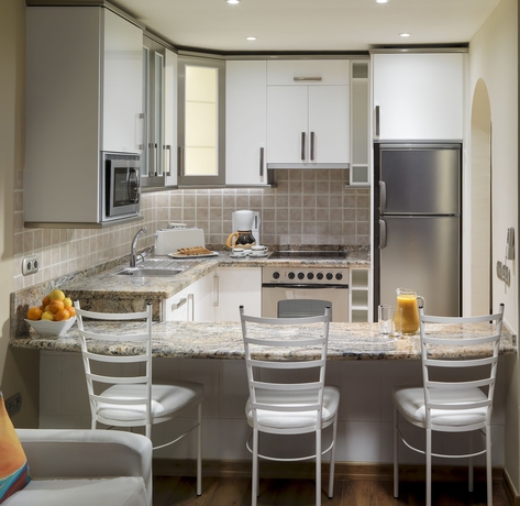 Imagen de la habitación del Apartamentos Regency Torviscas Apartments Suites. Foto 2