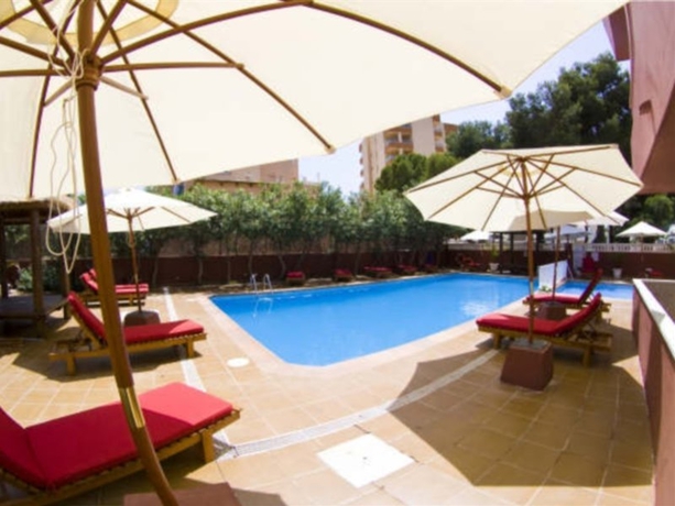 Imagen de la piscina del Apartamentos Regina Park. Foto 4