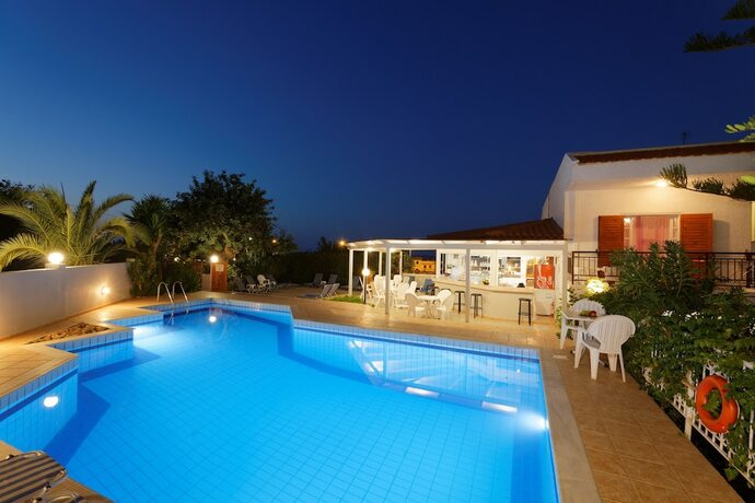 Imagen de la piscina del Apartamentos Remi, Malia. Foto 16