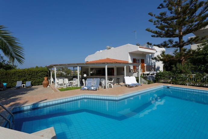 Imagen de la piscina del Apartamentos Remi, Malia. Foto 22