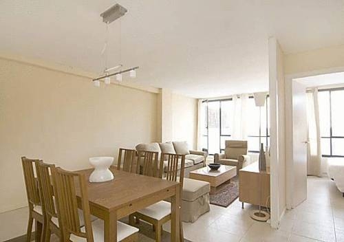 Imagen general del Apartamentos Rent4Days Sants. Foto 7