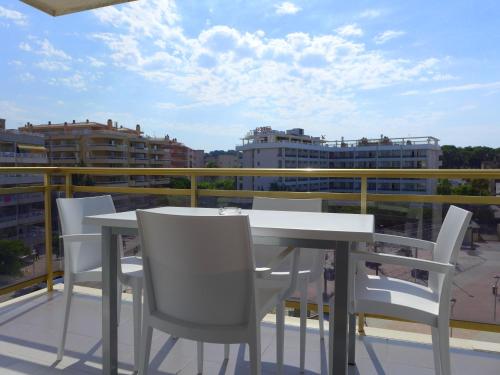 Imagen de la habitación del Apartamentos Rentalmar Navarra family suites. Foto 20