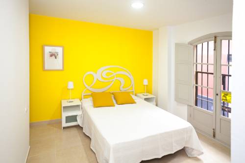 Imagen de la habitación del Apartamentos Reservaloen Plaza del Salvador. Foto 2
