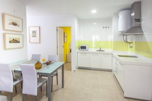 Imagen de la habitación del Apartamentos Reservaloen Plaza del Salvador. Foto 4