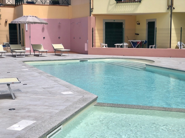 Imagen de la piscina del Apartamentos Residence I Mirti Bianchi. Foto 19