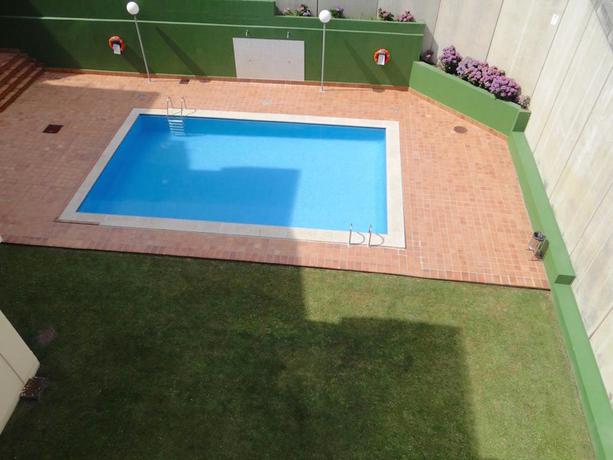 Imagen de la piscina del Apartamentos Ribapraia. Foto 5