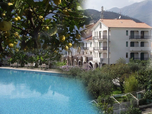 Imagen de los exteriores del Apartamentos Riviera Suite. Foto 8