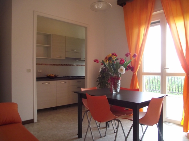 Imagen de los interiores del Apartamentos Riviera Suite. Foto 13