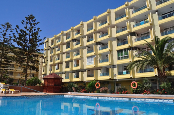 Imagen de la piscina del Apartamentos Roque Nublo. Foto 11