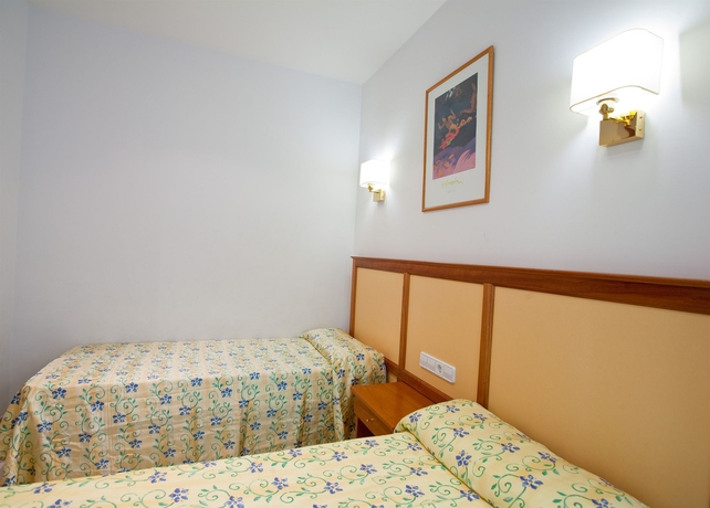 Imagen de la habitación del Apartamentos Royal, Lloret de Mar. Foto 7