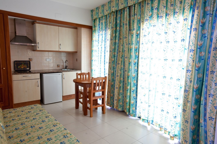 Imagen de la habitación del Apartamentos Royal, Lloret de Mar. Foto 10