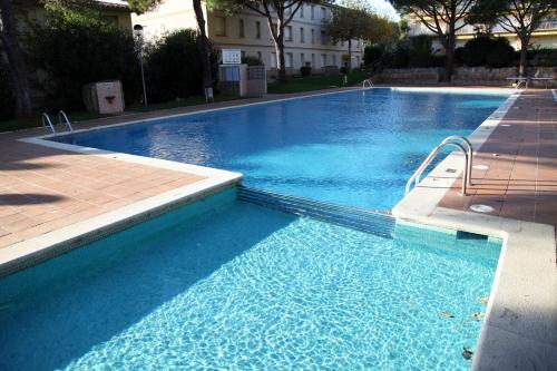 Imagen de la piscina del Apartamentos Royal S&acute;alguer. Foto 8