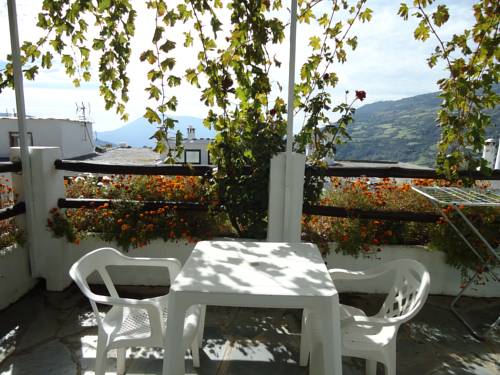 Imagen de los exteriores del Apartamentos Rurales Las Chimeneas. Foto 12