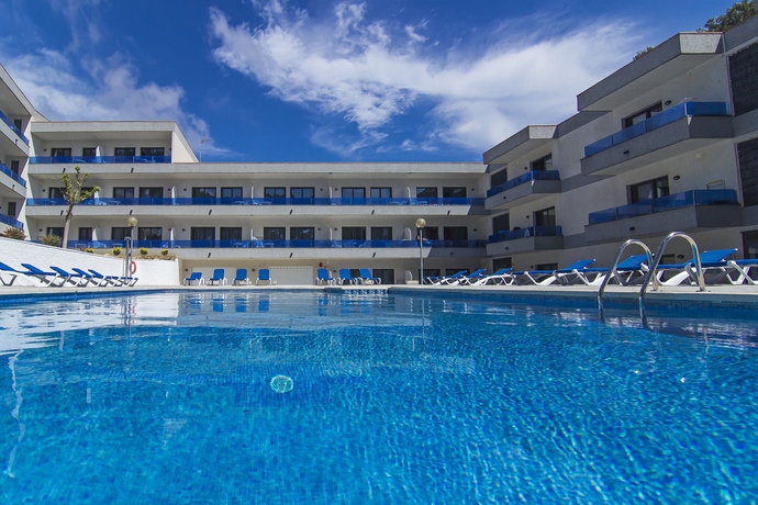 Imagen de la piscina del Apartamentos Rvapartaments Treumal Park. Foto 15