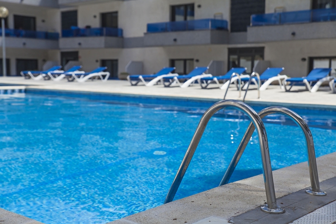 Imagen de la piscina del Apartamentos Rvapartaments Treumal Park. Foto 16