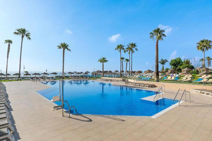 Imagen de la piscina del Apartamentos SOL by Meli&aacute; Puerto Marina. Foto 12