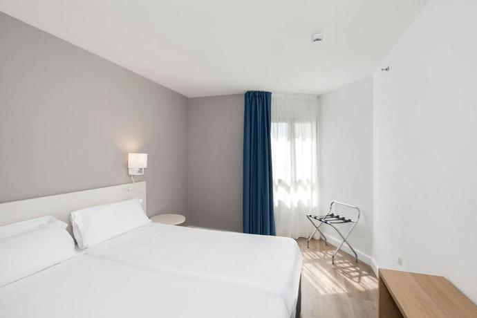 Imagen de la habitación del Apartamentos SOL by Meli&aacute; Puerto Marina. Foto 8