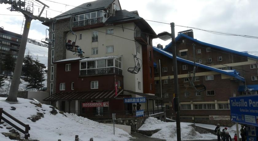 Imagen general del Apartamentos Sabica. Foto 1