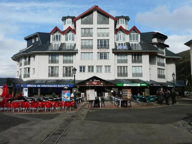 Imagen general del Apartamentos Sabica Nevada Plaza. Foto 1