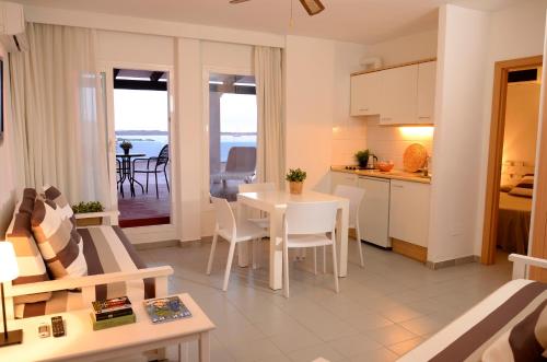 Imagen de la habitación del Apartamentos Sabina Playa. Foto 2