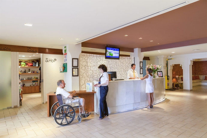 Imagen de los interiores del Apartamentos Sahara Sunset. Foto 13